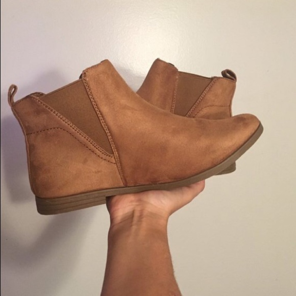 BROWN BOOTIES